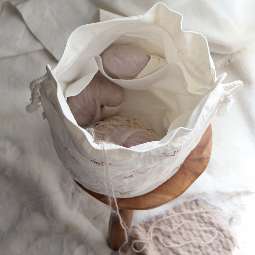 Darling Roses White Darling Roses Large Quilted Project Bag – The Knitting Swan
